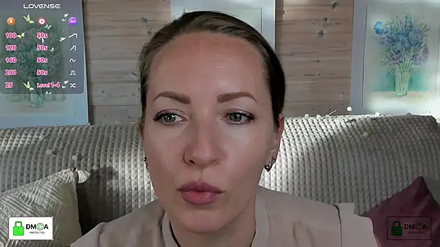 Queenymel online show from October 2025 02:21:02 PM