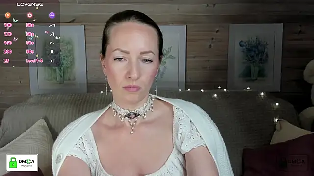 Queenymel online show from October 2025 04:06:01 PM