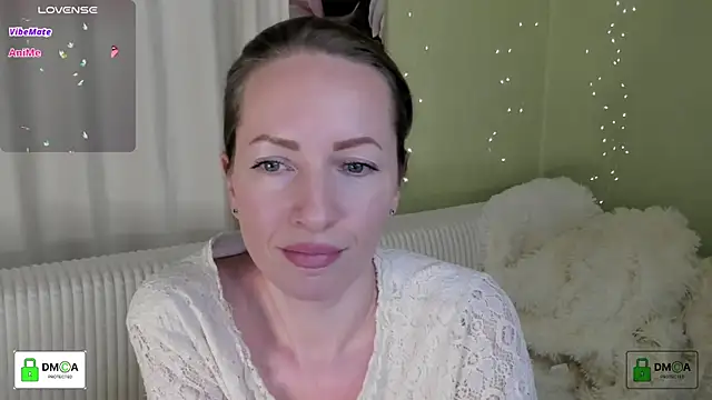 Queenymel online show from December 2025 01:48:02 PM