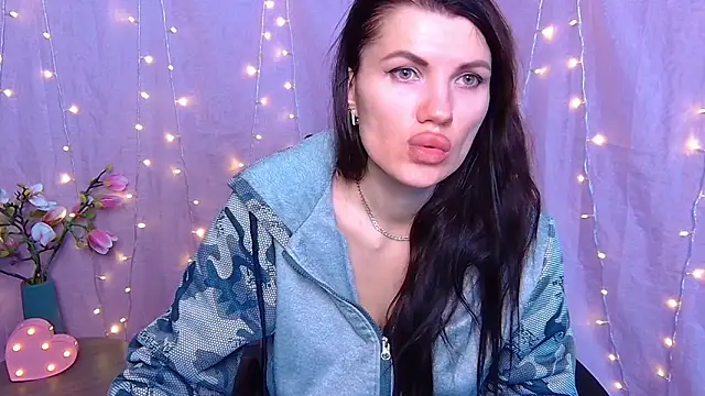 Snapshot of MilaLoona chatting on February 2026 07:33:02 AM MilaLoona online show from February 2026 07:33:02 AM