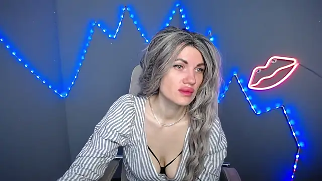 MilaLoona online show from April 2026 06:03:02 AM