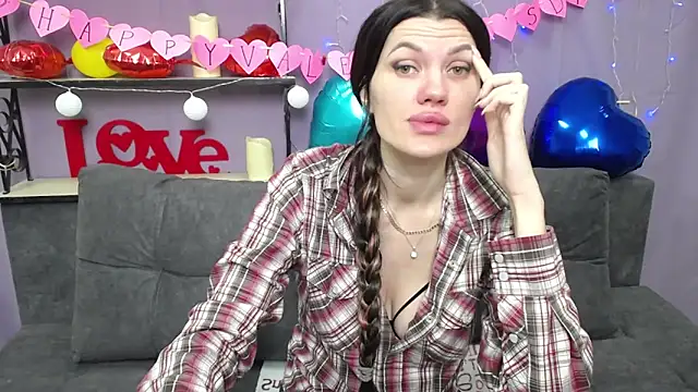 Snapshot of MilaLoona chatting on February 2025 04:28:01 PM MilaLoona online show from February 2025 04:28:01 PM