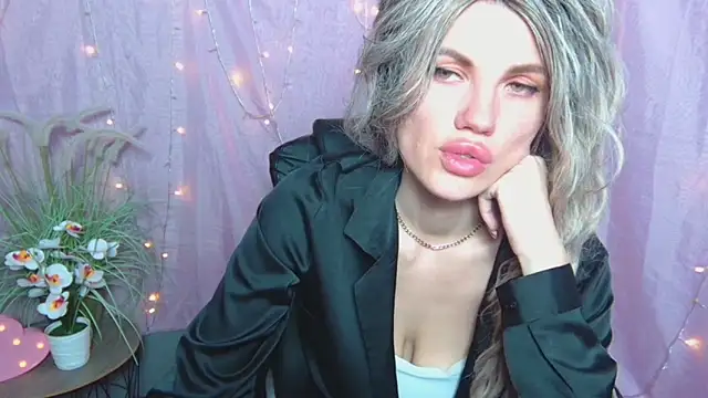 MilaLoona online show from April 2026 06:47:02 AM