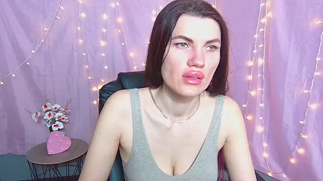 MilaLoona online show from May 2026 05:51:02 AM