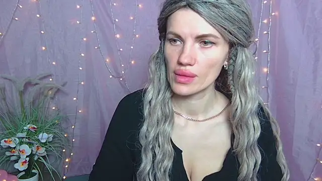 MilaLoona online show from April 2026 06:05:01 AM