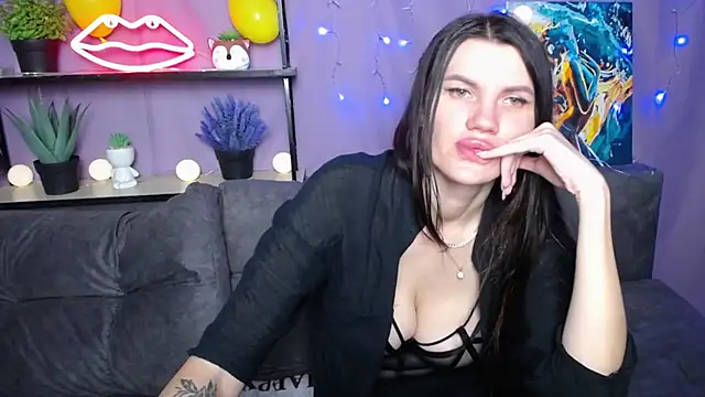 Snapshot of MilaLoona chatting on January 2025 04:15:01 PM MilaLoona online show from January 2025 04:15:01 PM