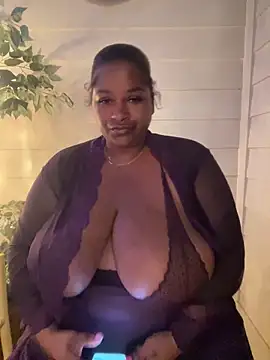 Snapshot of BigFineSelena chatting on October 2025 11:50:02 PM BigFineSelena online show from October 2025 11:50:02 PM