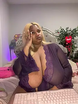 Snapshot of BigFineSelena chatting on January 2025 12:31:01 PM BigFineSelena online show from January 2025 12:31:01 PM