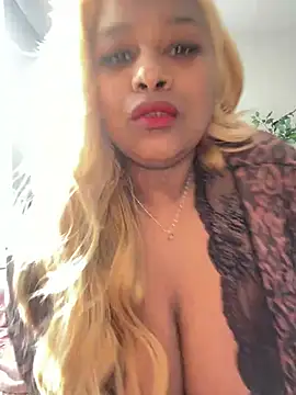 Snapshot of BigFineSelena chatting on January 2025 04:00:02 PM BigFineSelena online show from January 2025 04:00:02 PM