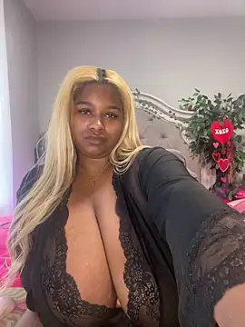 Snapshot of BigFineSelena chatting on February 2025 02:58:02 PM BigFineSelena online show from February 2025 02:58:02 PM