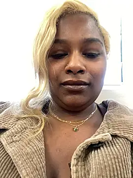 Snapshot of BigFineSelena chatting on March 2025 04:40:02 PM BigFineSelena online show from March 2025 04:40:02 PM