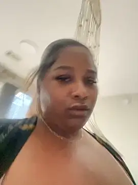 Snapshot of BigFineSelena chatting on October 2025 03:46:01 PM BigFineSelena online show from October 2025 03:46:01 PM