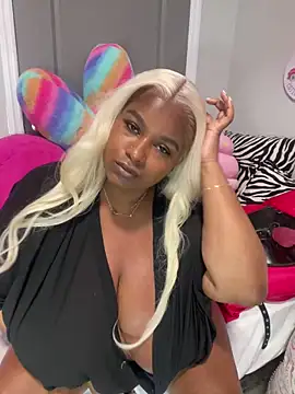 Snapshot of BigFineSelena chatting on September 2025 12:43:02 PM BigFineSelena online show from September 2025 12:43:02 PM