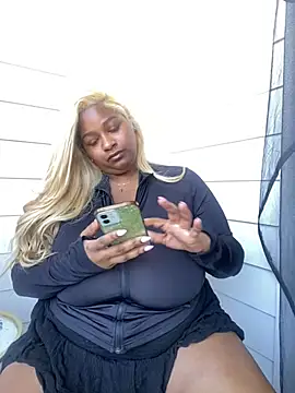 Snapshot of BigFineSelena chatting on March 2025 08:09:02 PM BigFineSelena online show from March 2025 08:09:02 PM