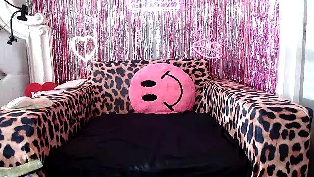 Snapshot of BigFineSelena chatting on March 2025 01:10:02 PM BigFineSelena online show from March 2025 01:10:02 PM