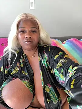 Snapshot of BigFineSelena chatting on September 2025 01:51:01 PM BigFineSelena online show from September 2025 01:51:01 PM