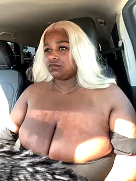 Snapshot of BigFineSelena chatting on September 2025 04:24:01 PM BigFineSelena online show from September 2025 04:24:01 PM