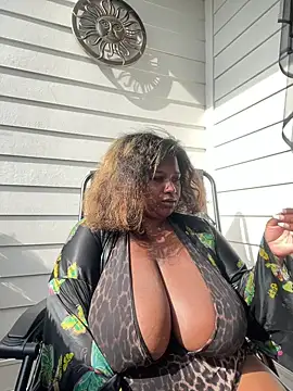 BigFineSelena online show from May 2026 02:20:02 PM