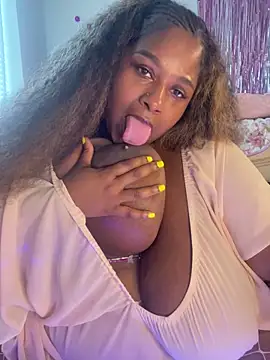 BigFineSelena online show from May 2026 07:25:02 PM