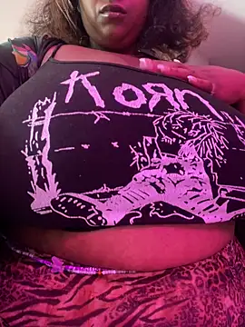 BigFineSelena online show from May 2026 01:47:02 PM