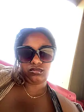 BigFineSelena online show from April 2026 01:37:01 PM