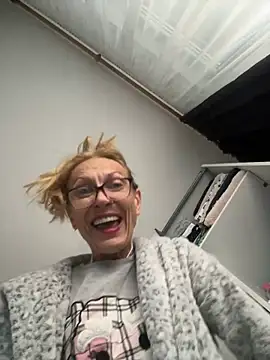 adella13 online show from December 2024 08:01:01 AM