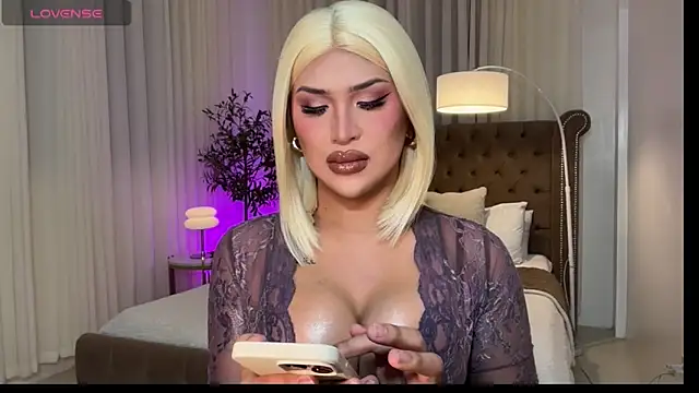 Snapshot of Your_Majesty_Tyra chatting on May 2026 05:00:01 AM Your Majesty Tyra online show from May 2026 05:00:01 AM