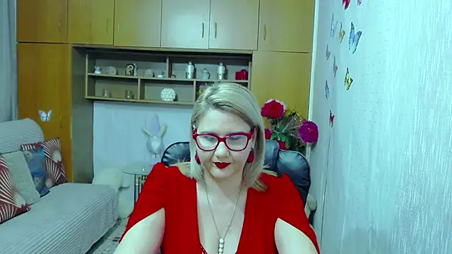 LucilleFenlys online show from November 2025 05:05:01 PM