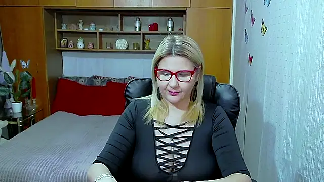 LucilleFenlys online show from March 2026 07:32:01 PM