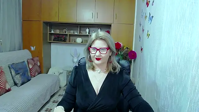 LucilleFenlys online show from October 2025 09:15:02 PM