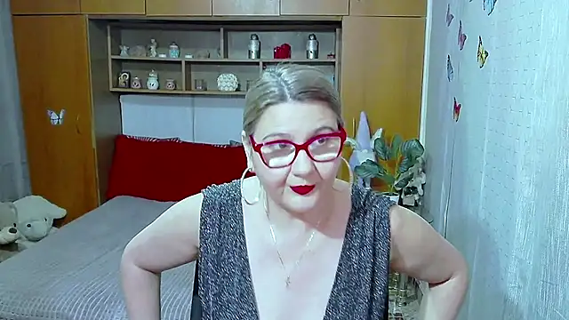 LucilleFenlys online show from May 2026 08:18:01 PM