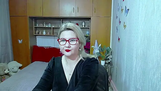 LucilleFenlys online show from May 2026 07:07:02 PM