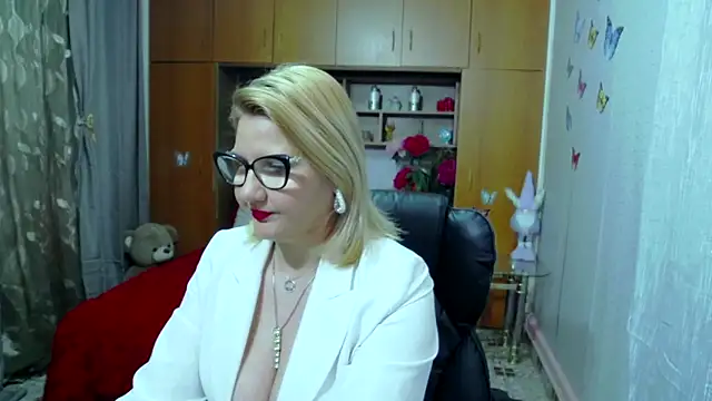 LucilleFenlys online show from February 2025 07:38:01 PM