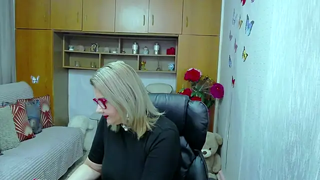 LucilleFenlys online show from November 2025 07:30:01 PM