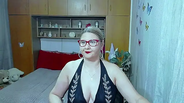 LucilleFenlys online show from May 2026 07:54:01 PM