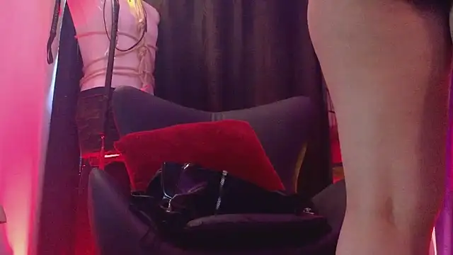 PerlaDivaio online show from April 2026 01:48:01 PM