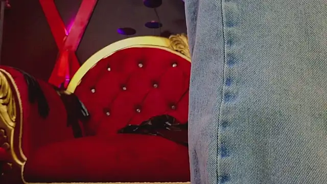 PerlaDivaio online show from November 2025 02:11:01 PM