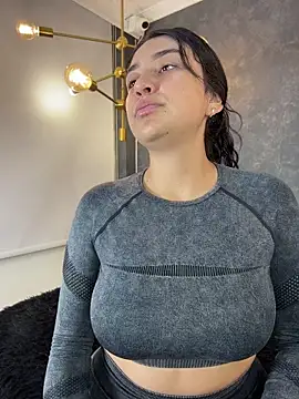 dayra angels online show from April 2026 08:03:02 PM