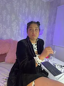 dayra angels online show from June 2026 08:10:01 PM