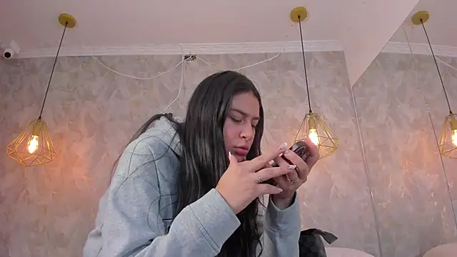 dayra angels online show from June 2026 07:11:02 PM