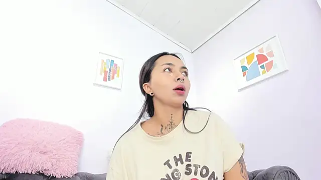 Snapshot of miss_soffi_ chatting on November 2025 12:20:02 PM miss soffi online show from November 2025 12:20:02 PM