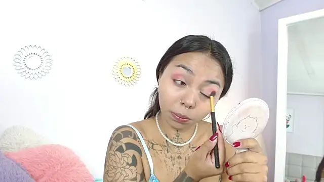 miss soffi  online show from December 2025 12:31:01 PM