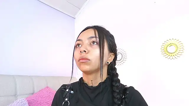 miss soffi  online show from March 2026 12:32:02 PM