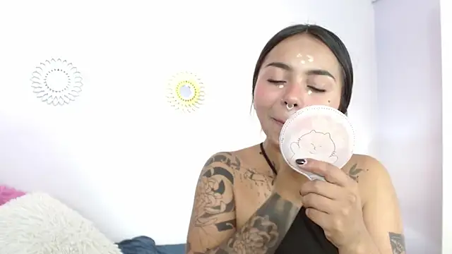 Snapshot of miss_soffi_ chatting on December 2025 05:34:02 PM miss soffi online show from December 2025 05:34:02 PM