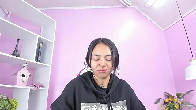 Snapshot of miss_soffi_ chatting on February 2025 12:05:02 PM miss soffi online show from February 2025 12:05:02 PM