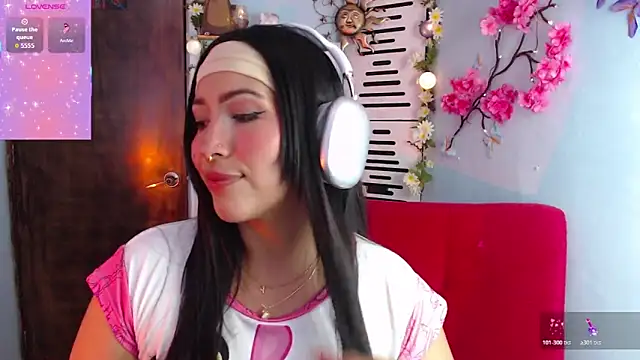 Lauraa22 online show from March 2026 06:46:01 PM