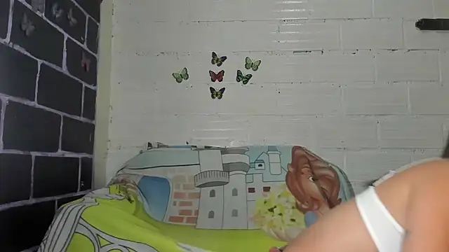 sarasandle online show from December 2025 02:34:02 AM