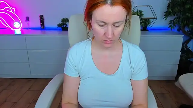 Kamilla Hot online show from November 2025 06:58:01 PM