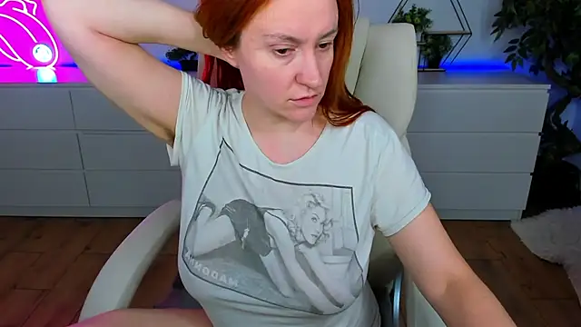 Kamilla Hot online show from November 2025 09:41:01 PM