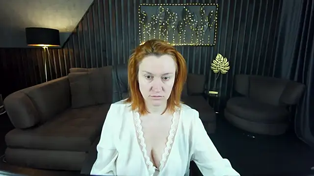 Kamilla Hot online show from April 2026 05:42:02 AM